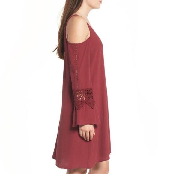 NWT! ASTR THE LABEL Cold Shoulder Shift Dress Size Small - Picture 3 of 12